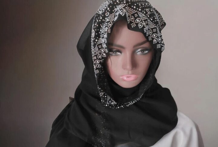 Foulard noir avec strass