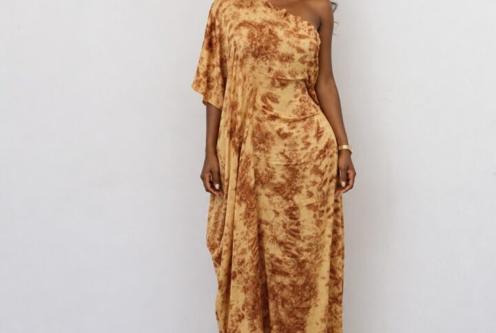 Robe asymétrique jaune et marron