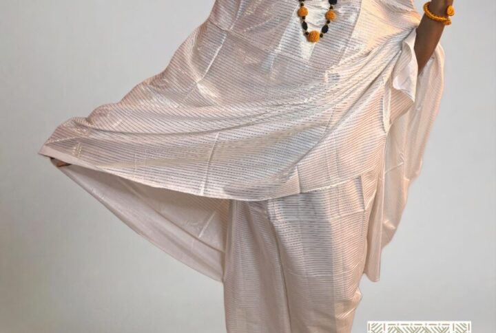 Melhfa blanche et dorée