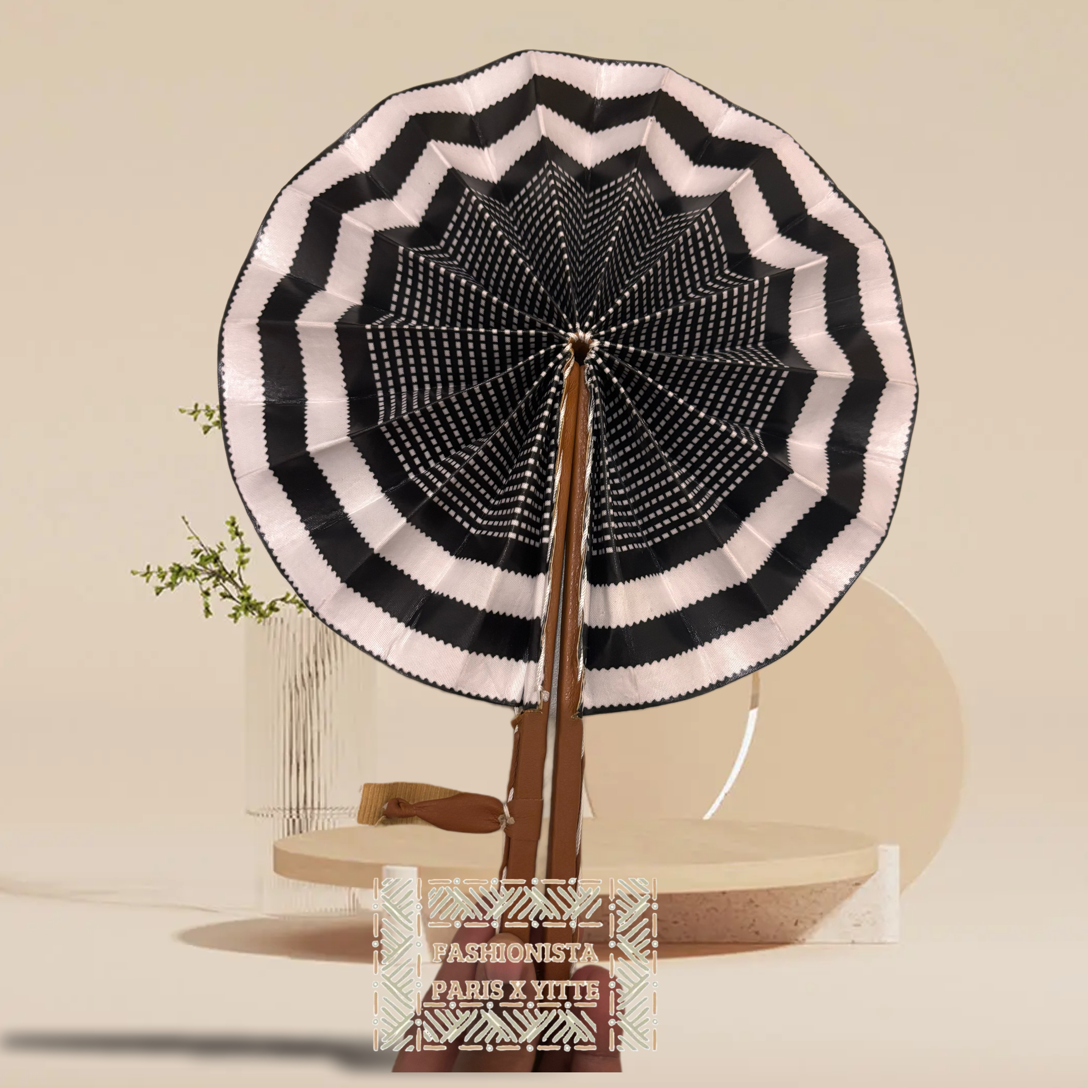 Éventail africain wax – Noir & blanc concentrique