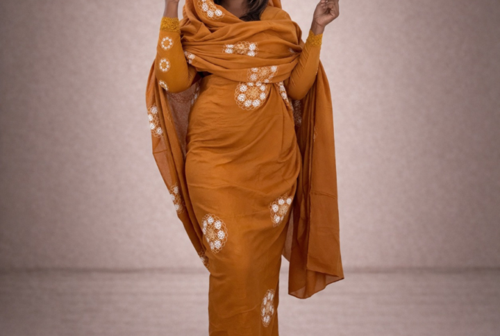 Melhfa terracotta brodée femme