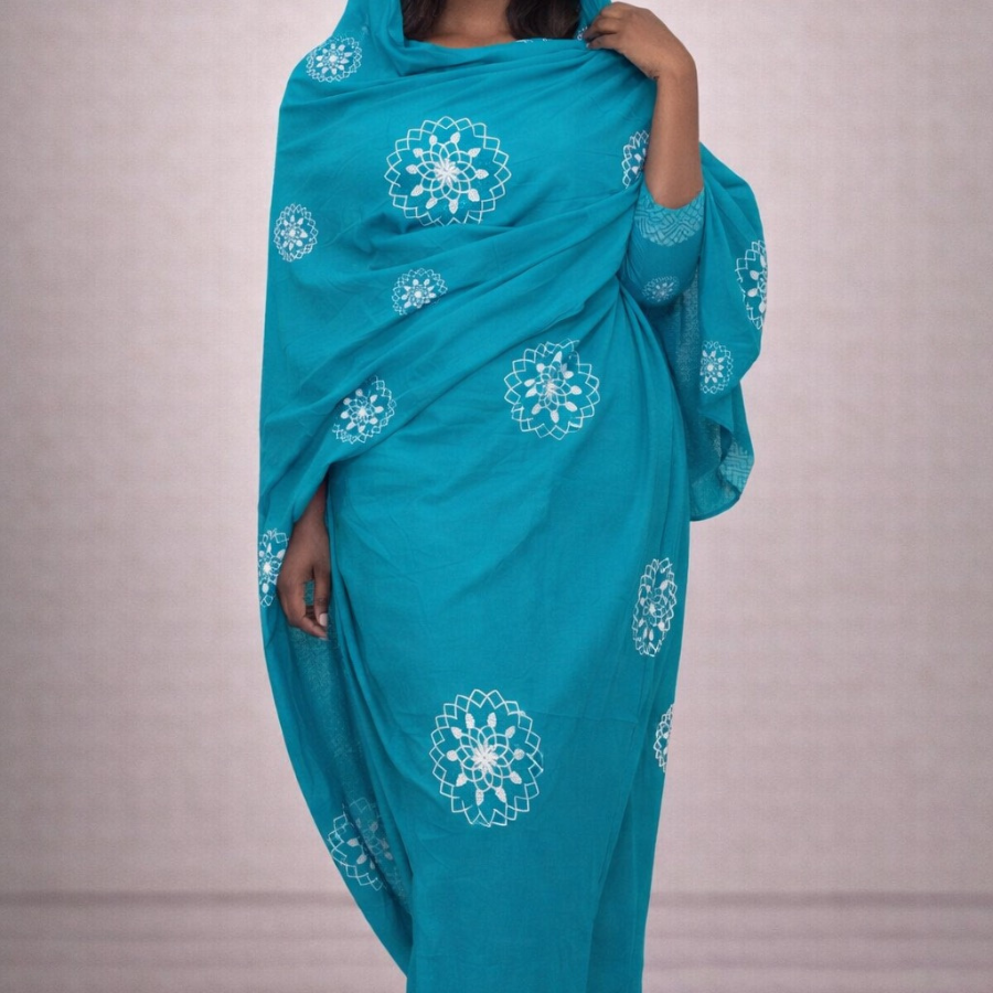 Melhfa brodée turquoise avec body