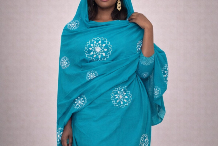 Melhfa brodée turquoise avec body