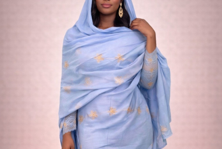 Melhfa Brodée Bleu Ciel & Body Assorti