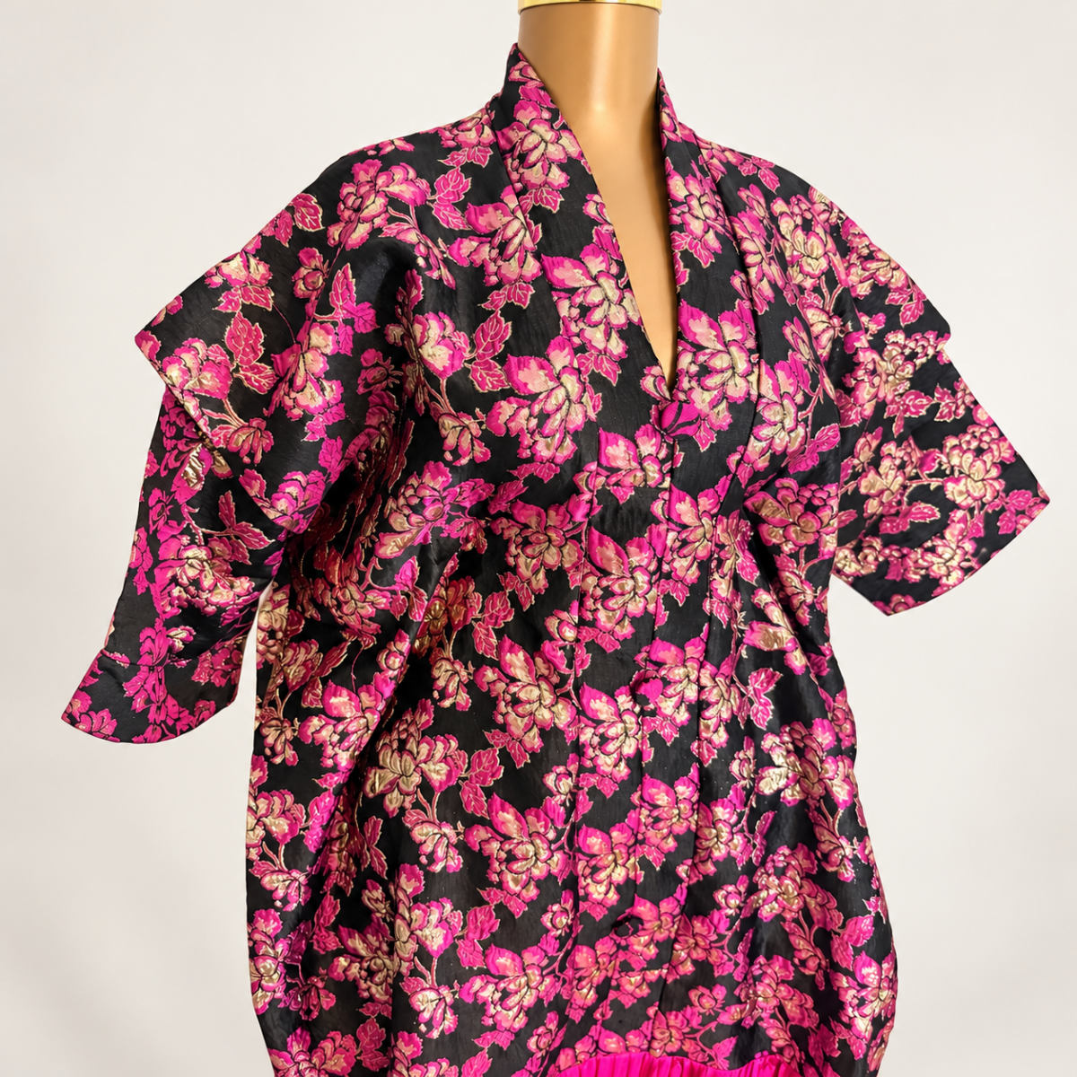 Robe brocart noir et rose