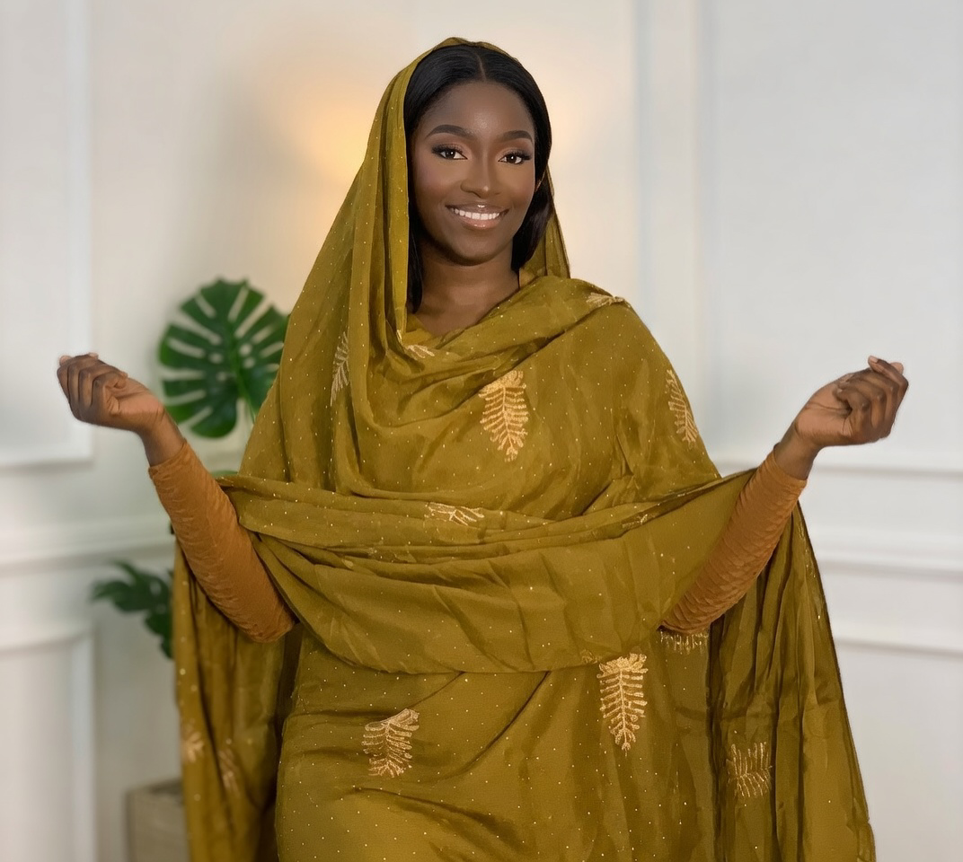 Melhfa vert olive brodée avec body assorti doré