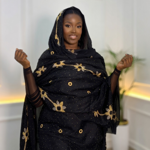 Melhfa noire brodée dorée avec body assorti