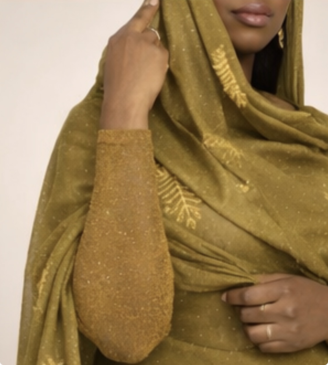 Melhfa vert olive brodée avec body assorti doré