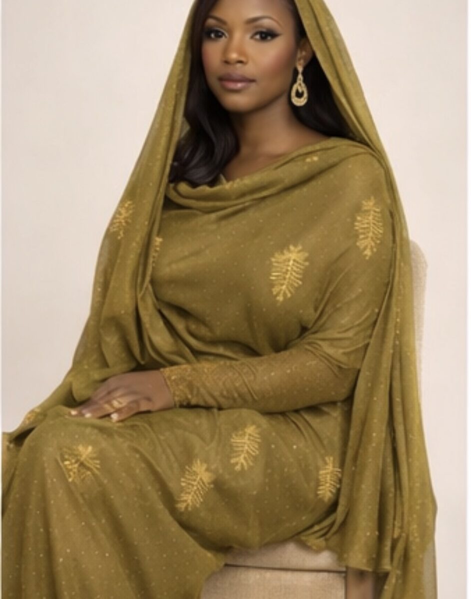 Melhfa vert olive brodée avec body assorti doré