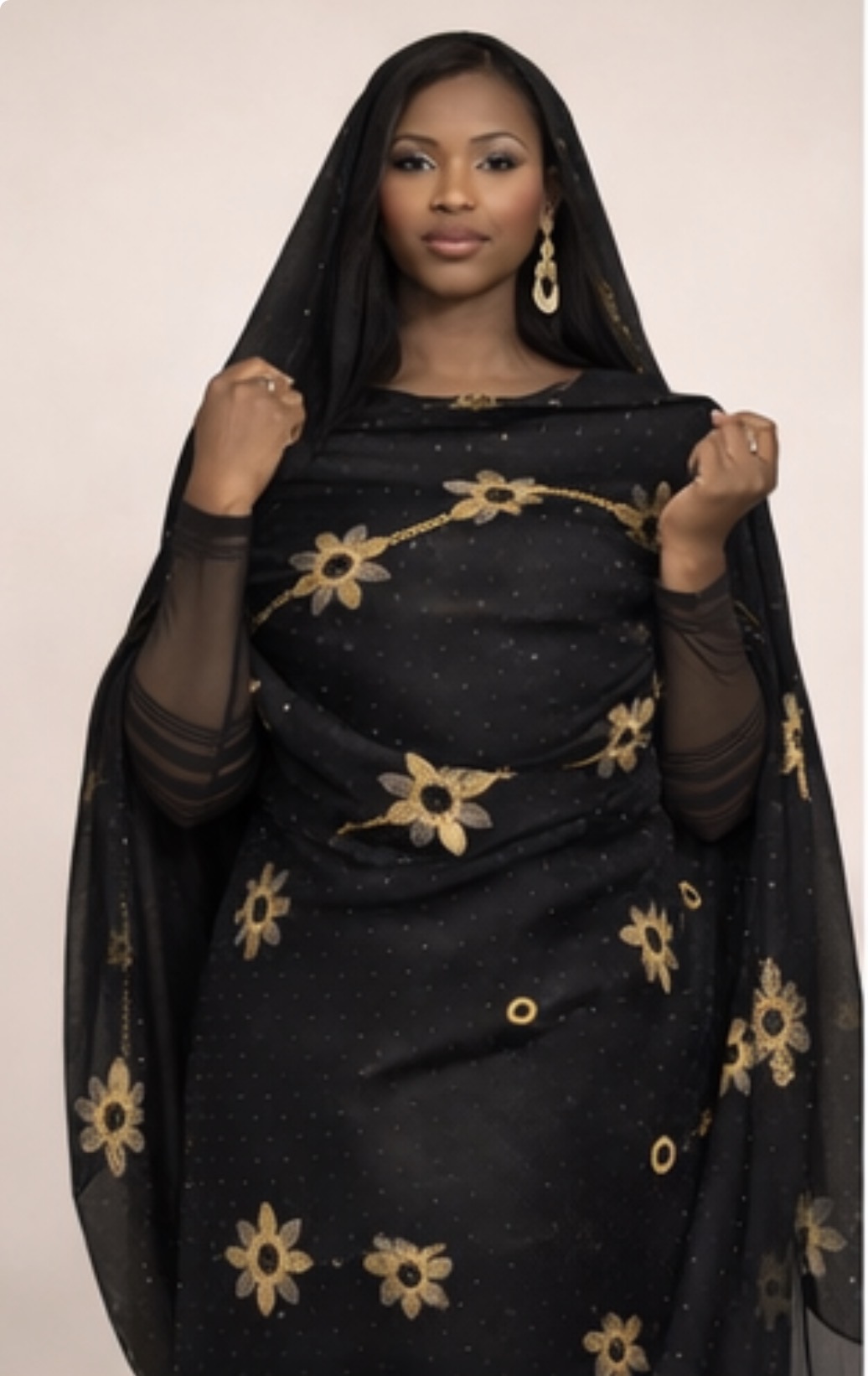 Melhfa noire brodée dorée avec body assorti