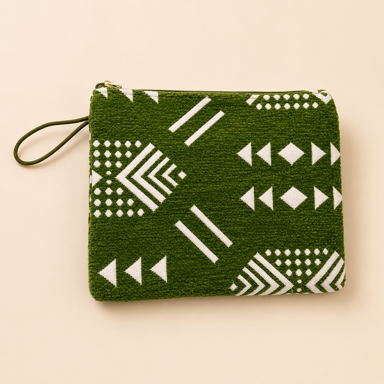 Pochette Bogolan verte à motifs géométriques blancs